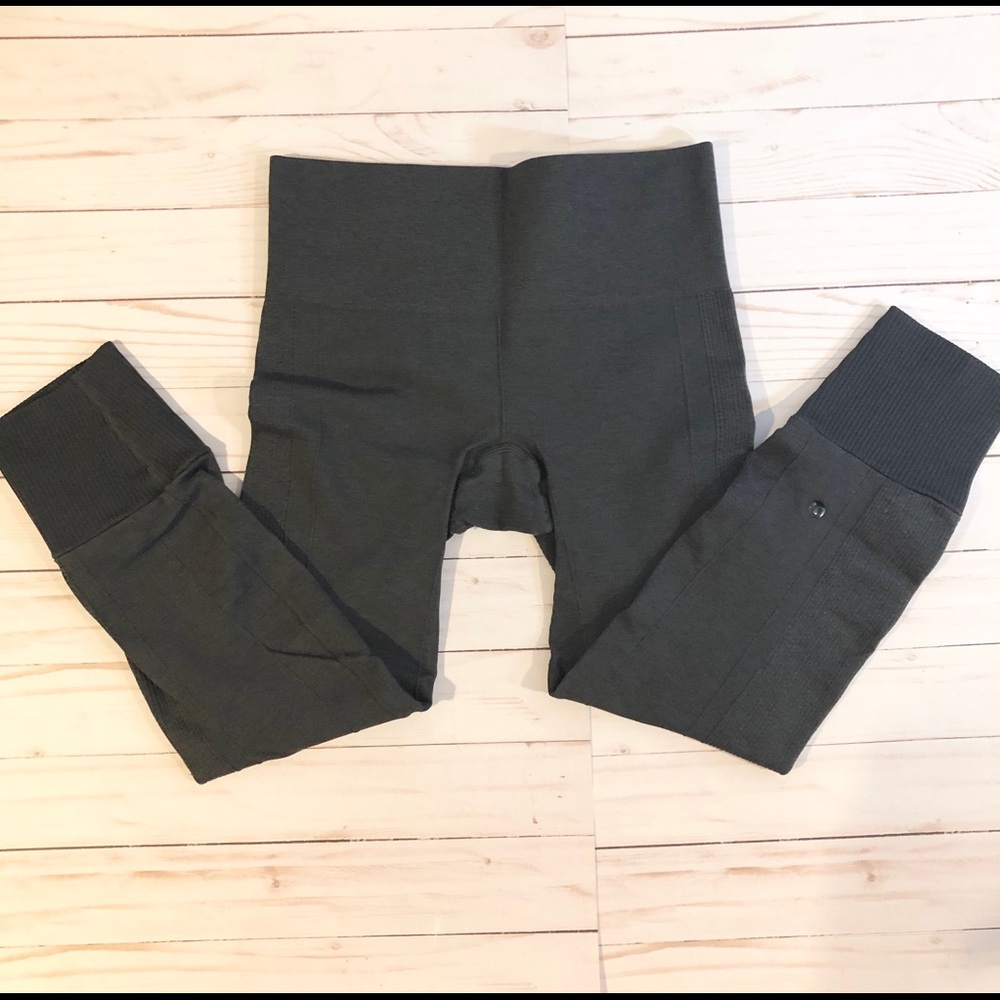 Women’s Lululemon Ribbed Leggings, Gray, size XS